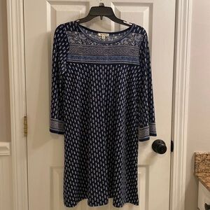 XS maxstudio lightweight flowing dress with flared sleeves.